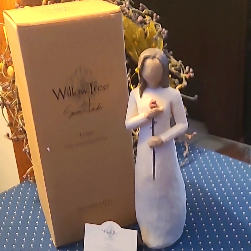 LOVE - Willow Tree - Demdaco Handcarved Sculpture  NIB